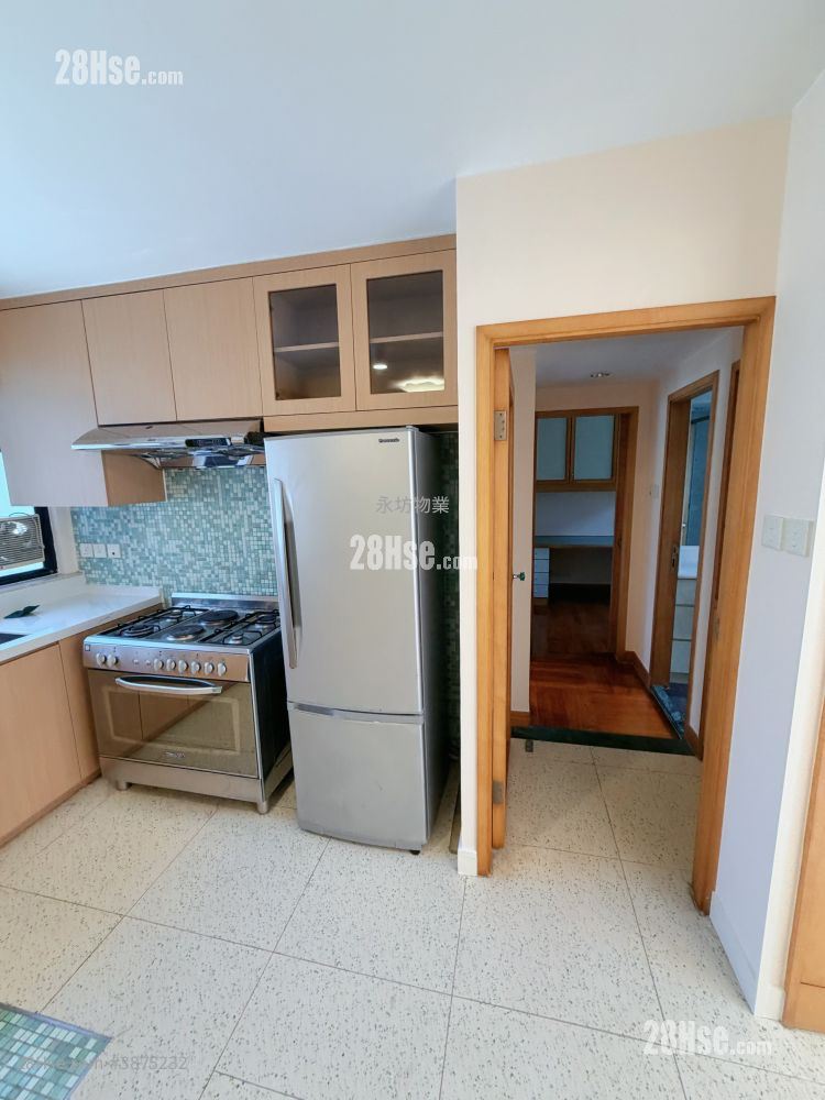 Peak Garden Court Rental 2 Bedrooms , 1 Bathroom 633 ft² ( 58.8 m² )