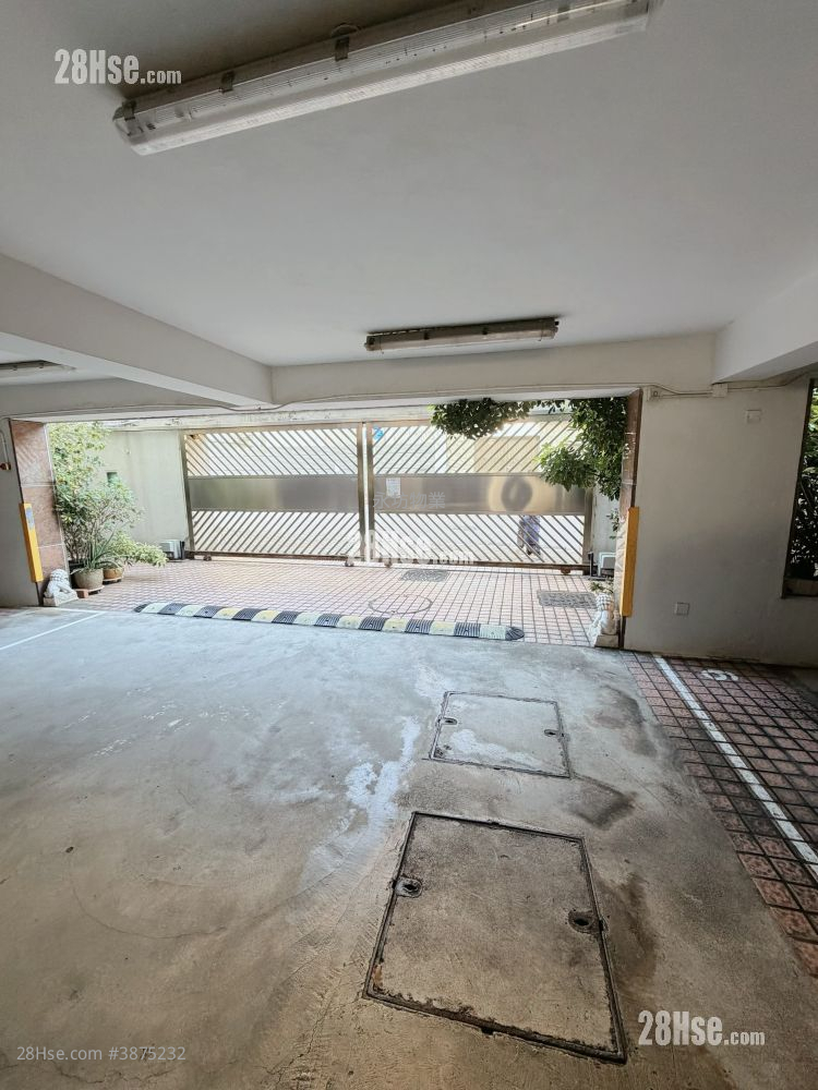 Peak Garden Court Rental 2 Bedrooms , 1 Bathroom 633 ft² ( 58.8 m² )