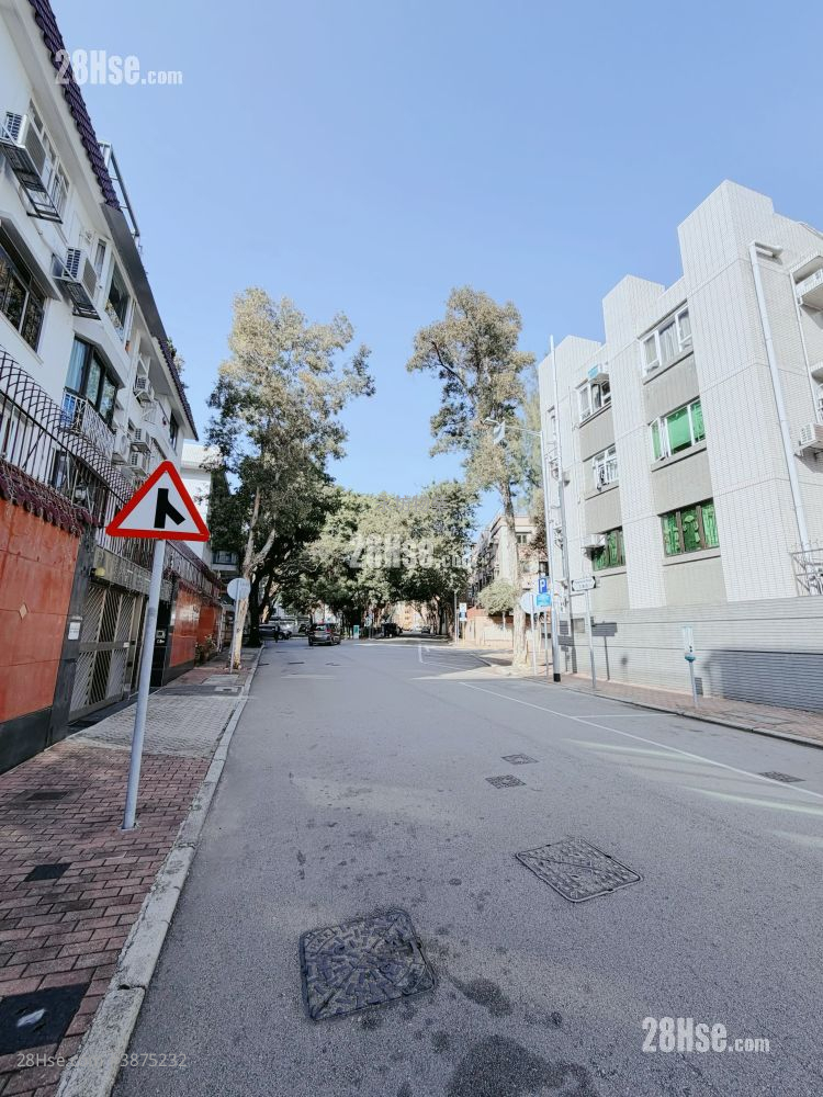 Peak Garden Court Rental 2 Bedrooms , 1 Bathroom 633 ft² ( 58.8 m² )