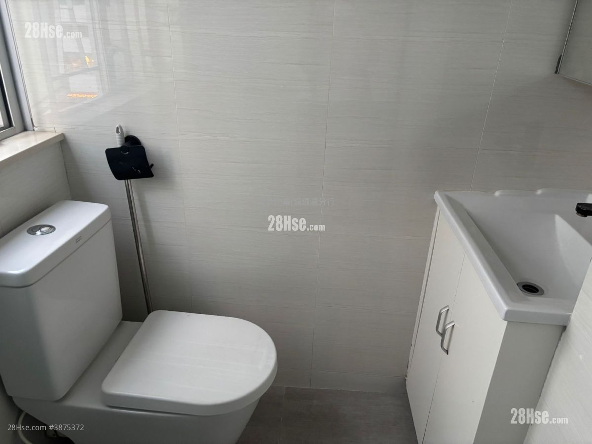 Thai Kong Building Rental 3 Bedrooms , 2 Bathrooms 531 ft² ( 49.3 m² )