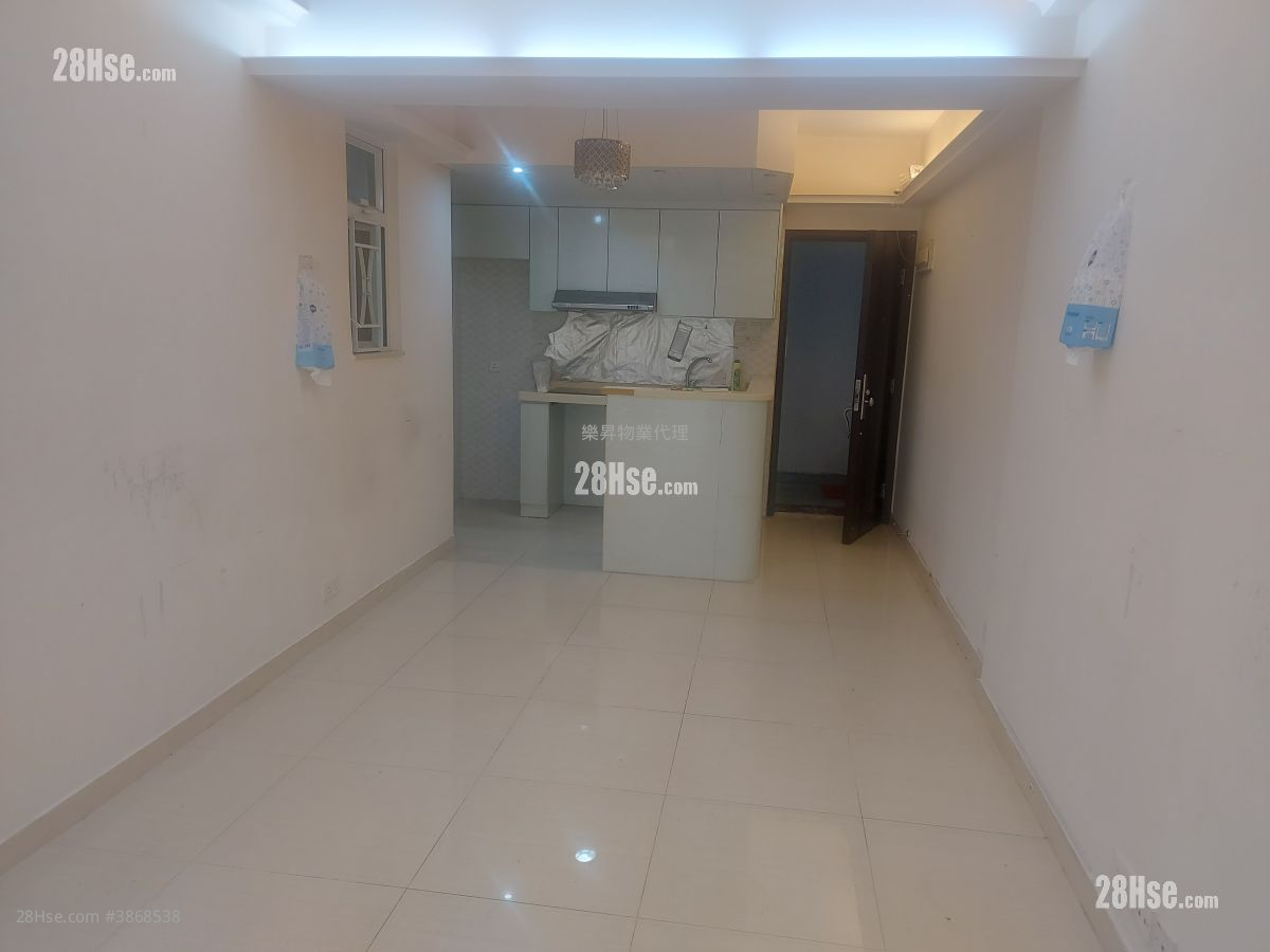 Hung Fuk Building Sell 3 Bedrooms , 2 Bathrooms 539 ft² ( 50.1 m² )
