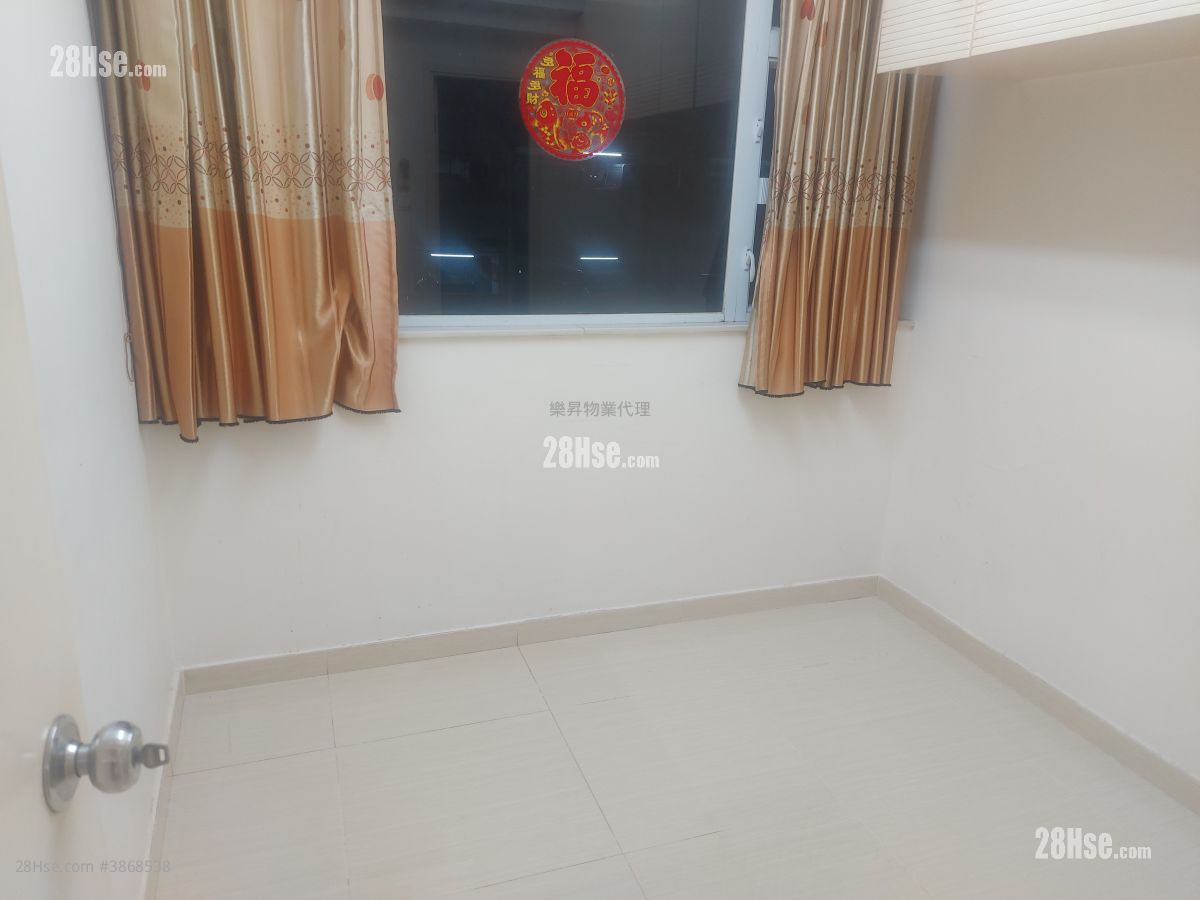 Hung Fuk Building Sell 3 Bedrooms , 2 Bathrooms 539 ft² ( 50.1 m² )