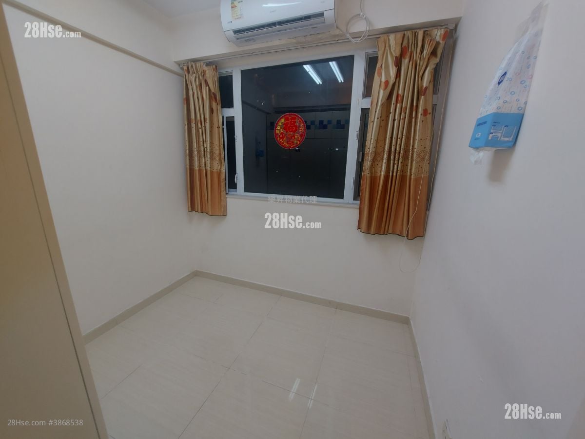 Hung Fuk Building Sell 3 Bedrooms , 2 Bathrooms 539 ft² ( 50.1 m² )