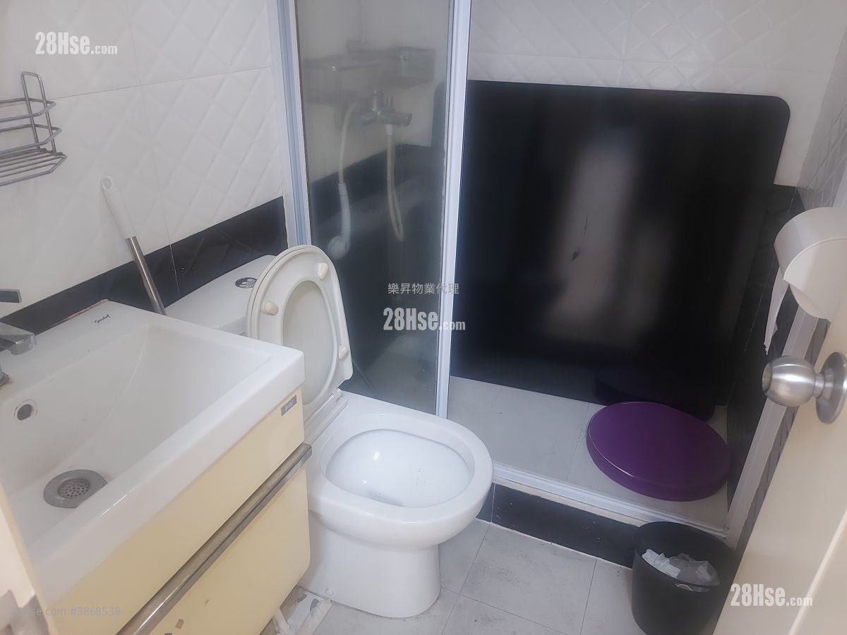 Hung Fuk Building Sell 3 Bedrooms , 2 Bathrooms 539 ft² ( 50.1 m² )