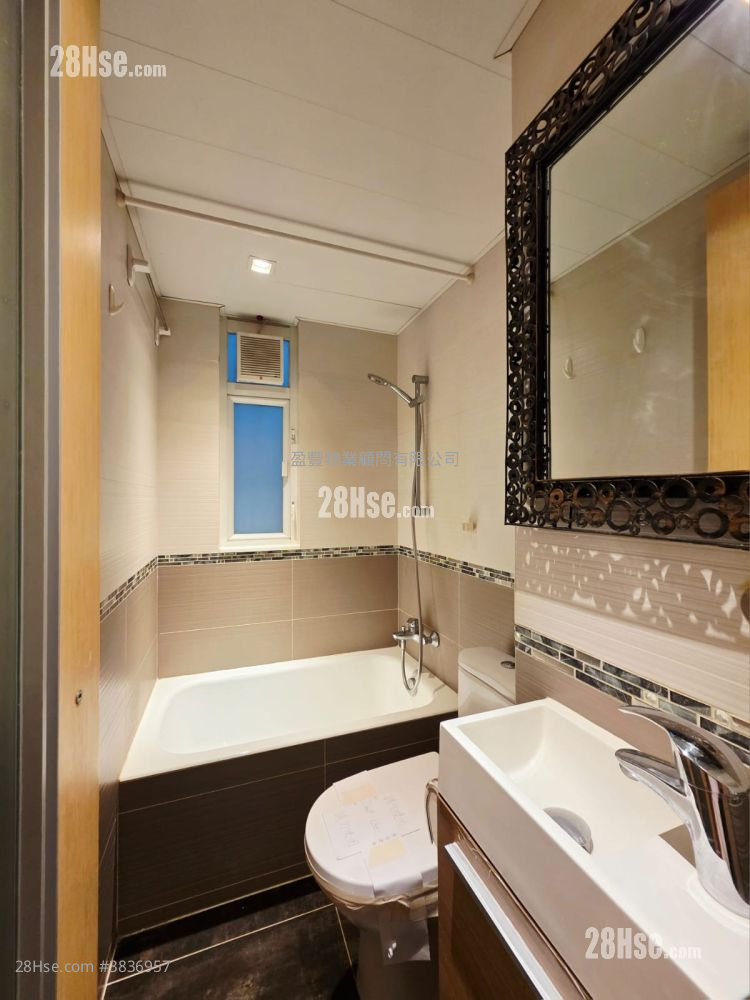 Yick Wah Building Sell 2 Bedrooms , 1 Bathroom 392 ft² ( 36.4 m² )