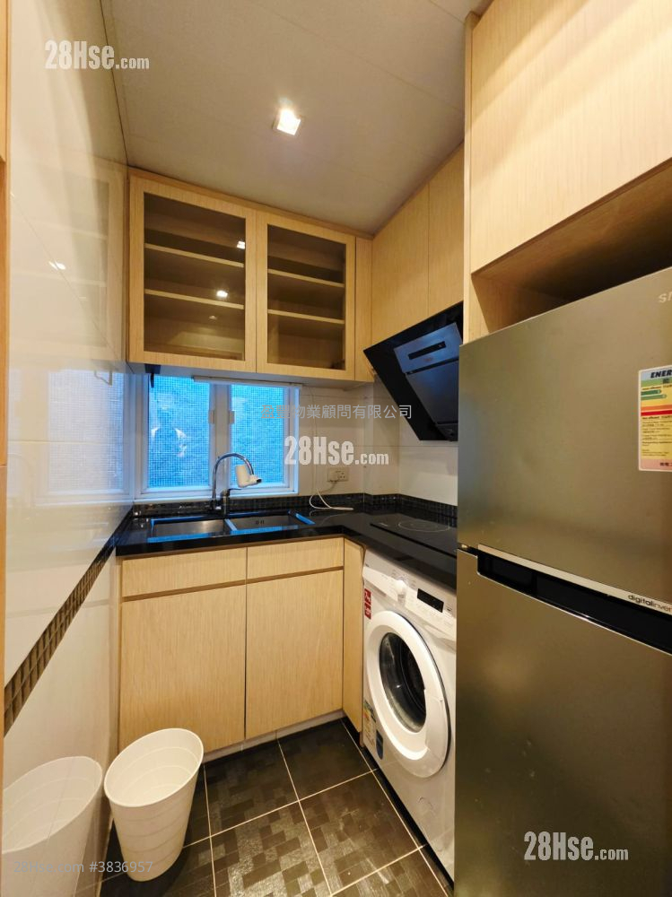 Yick Wah Building Sell 2 Bedrooms , 1 Bathroom 392 ft² ( 36.4 m² )