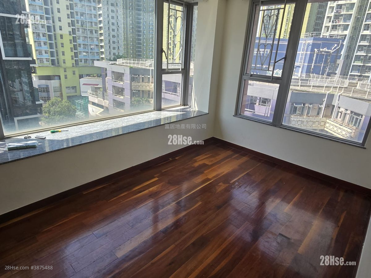 Southern Lodge Rental 3 Bedrooms , 2 Bathrooms 643 ft² ( 59.7 m² )