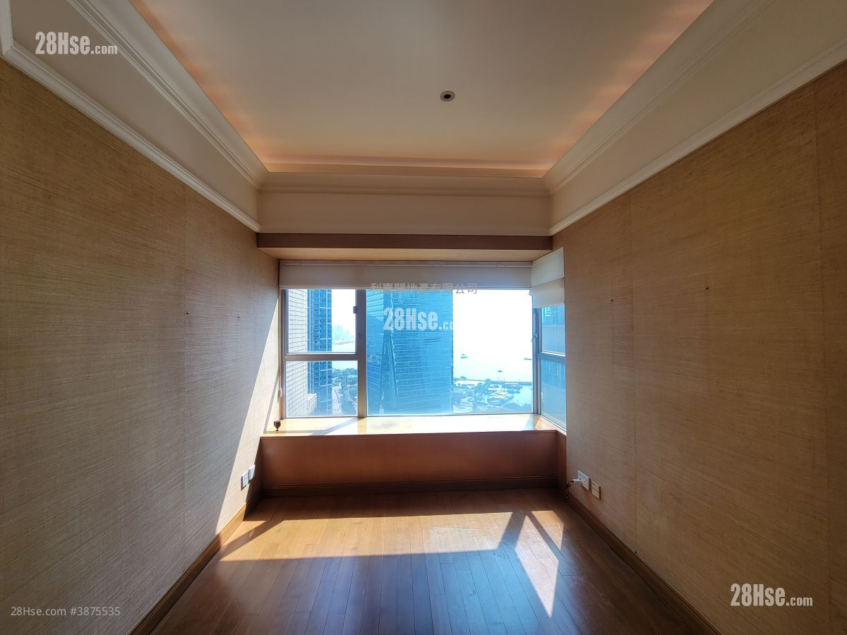The Waterfront Rental 2 Bedrooms , 2 Bathrooms 941 ft² ( 87.4 m² )