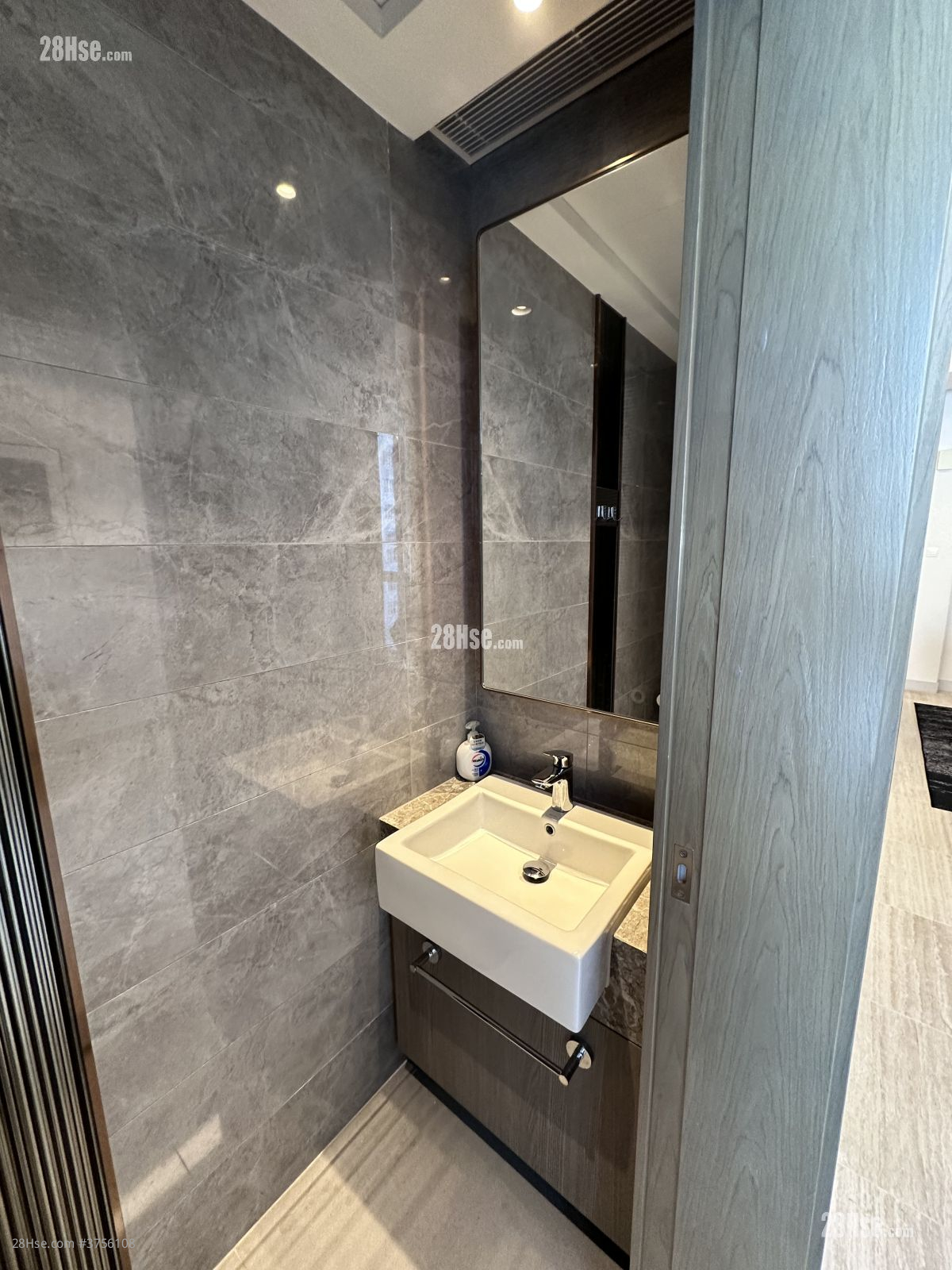 W212 Rental Studio , 1 Toilet