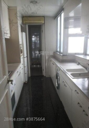 Harbourfront Landmark Sell 3 Bedrooms 1,420 ft² ( 131.9 m² )