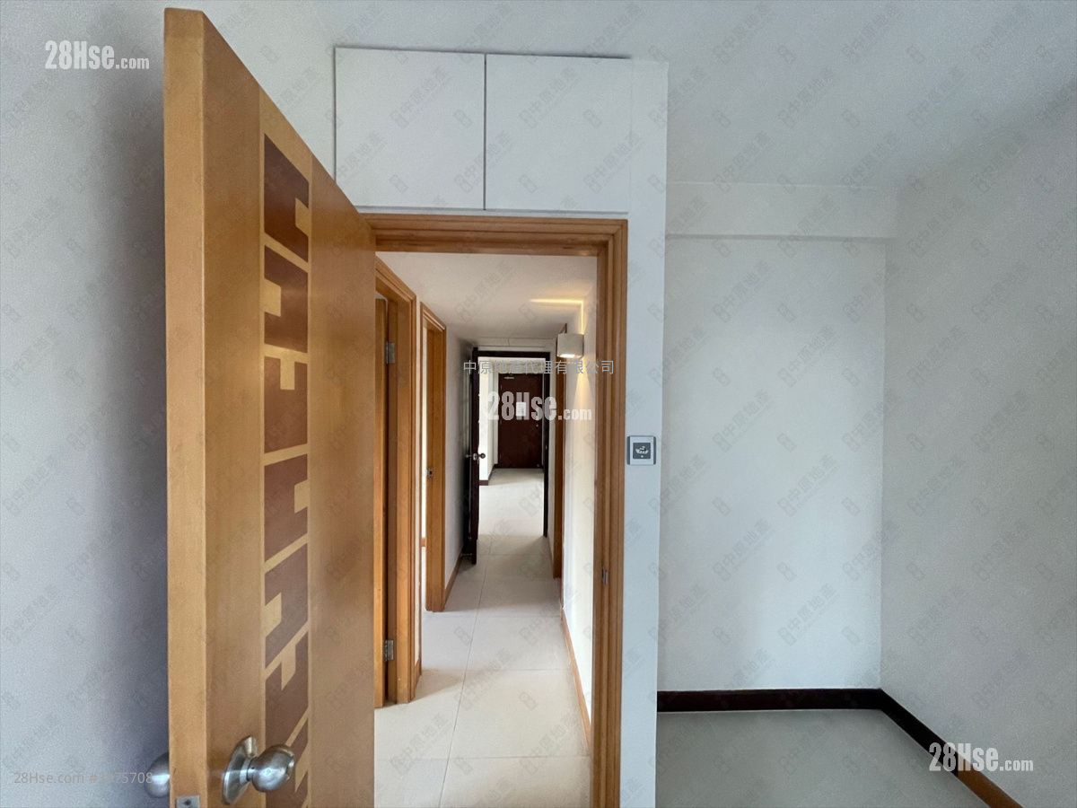 Belvedere Garden Sell 3 Bedrooms , 1 Bathroom 572 ft² ( 53.1 m² )