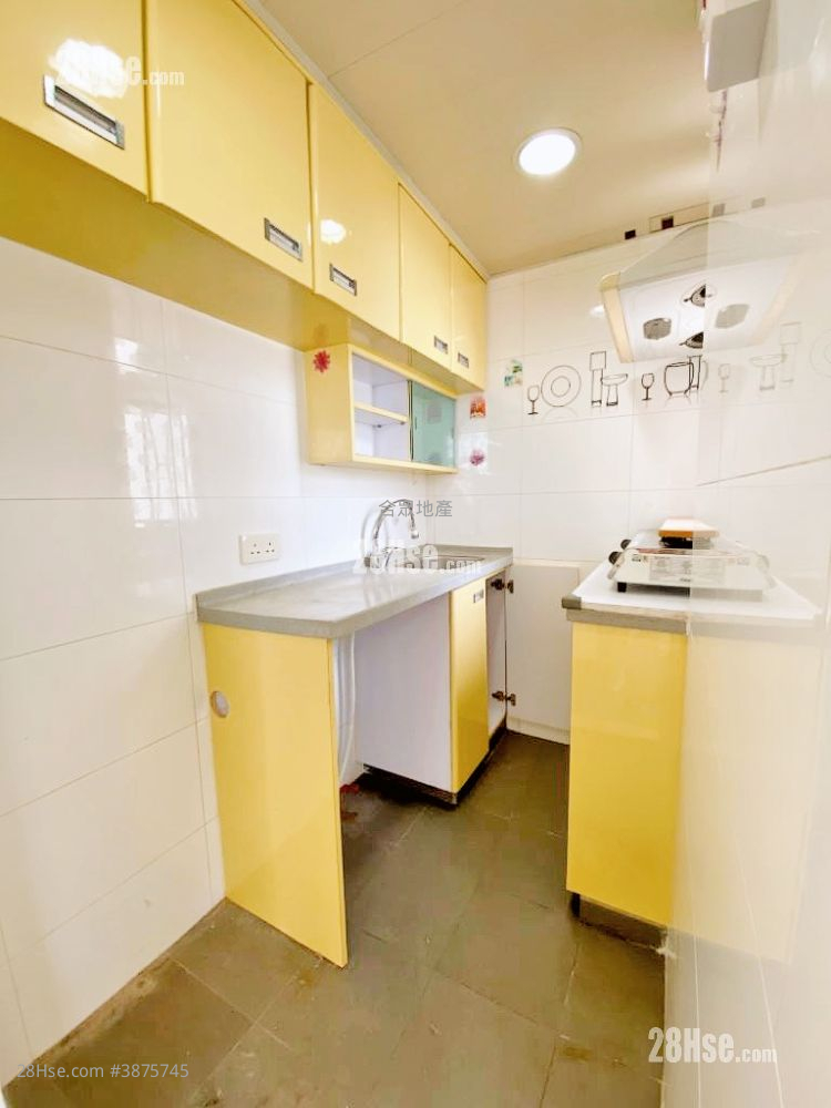 Jade Plaza Rental 262 ft² ( 24.3 m² )