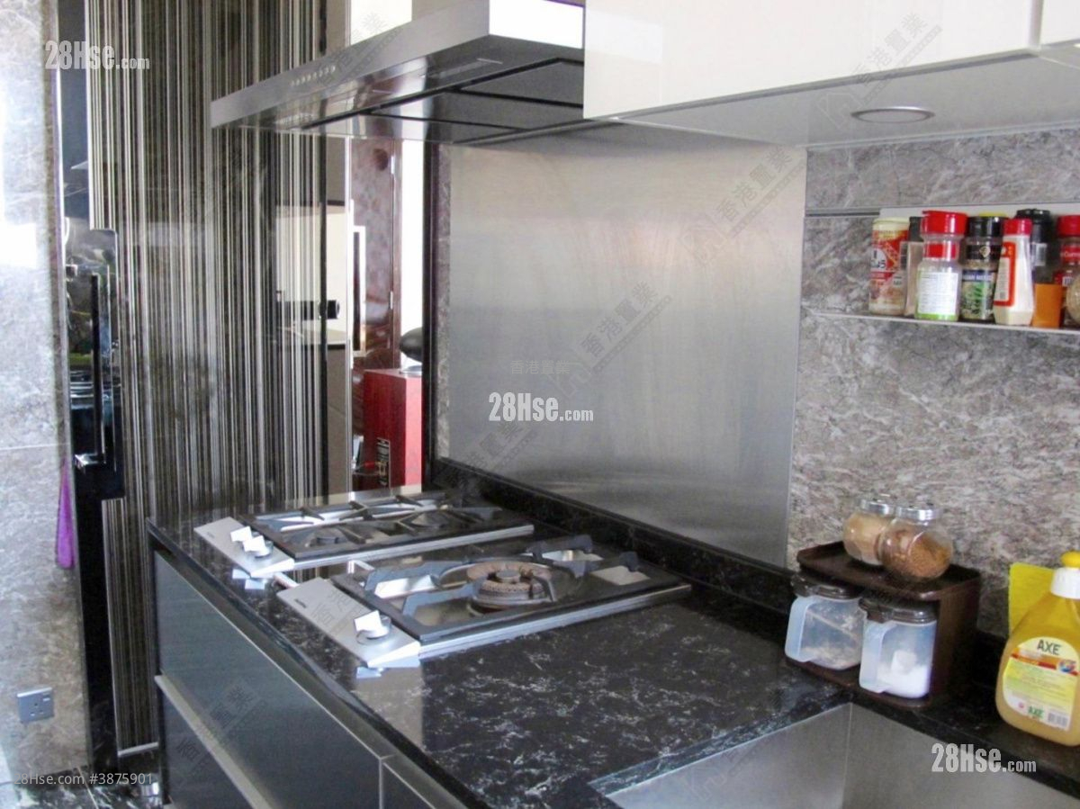 Ultima Rental 3 Bedrooms , 2 Bathrooms 994 ft² ( 92.3 m² )