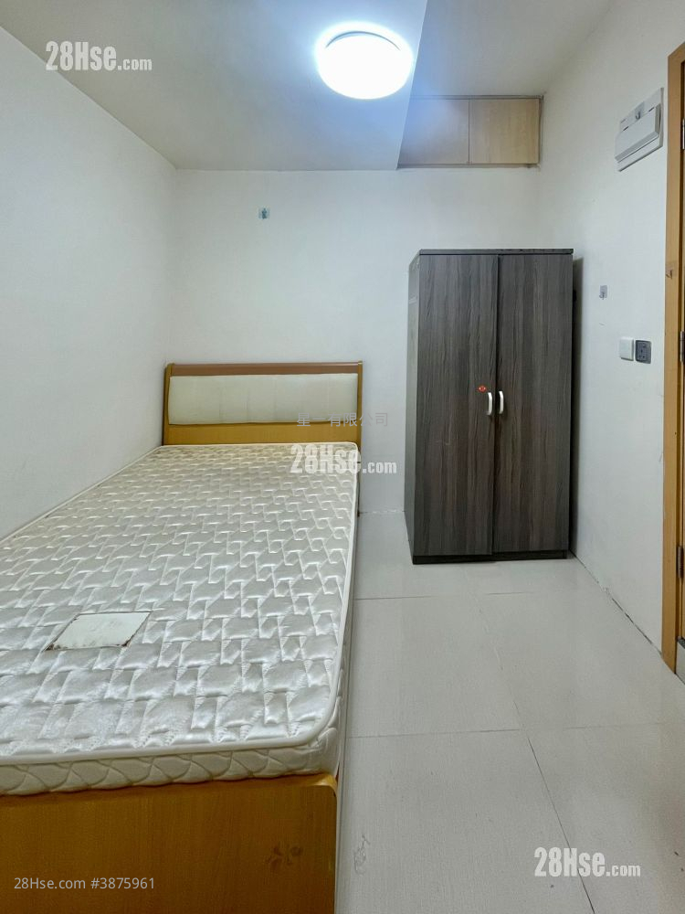 Metropole Building Rental Studio , 1 Bathroom 110 ft² ( 10.2 m² )