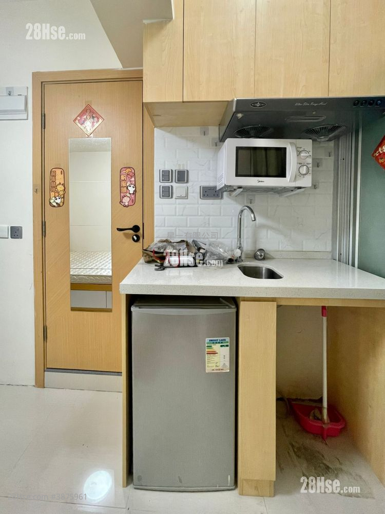 Metropole Building Rental Studio , 1 Bathroom 110 ft² ( 10.2 m² )