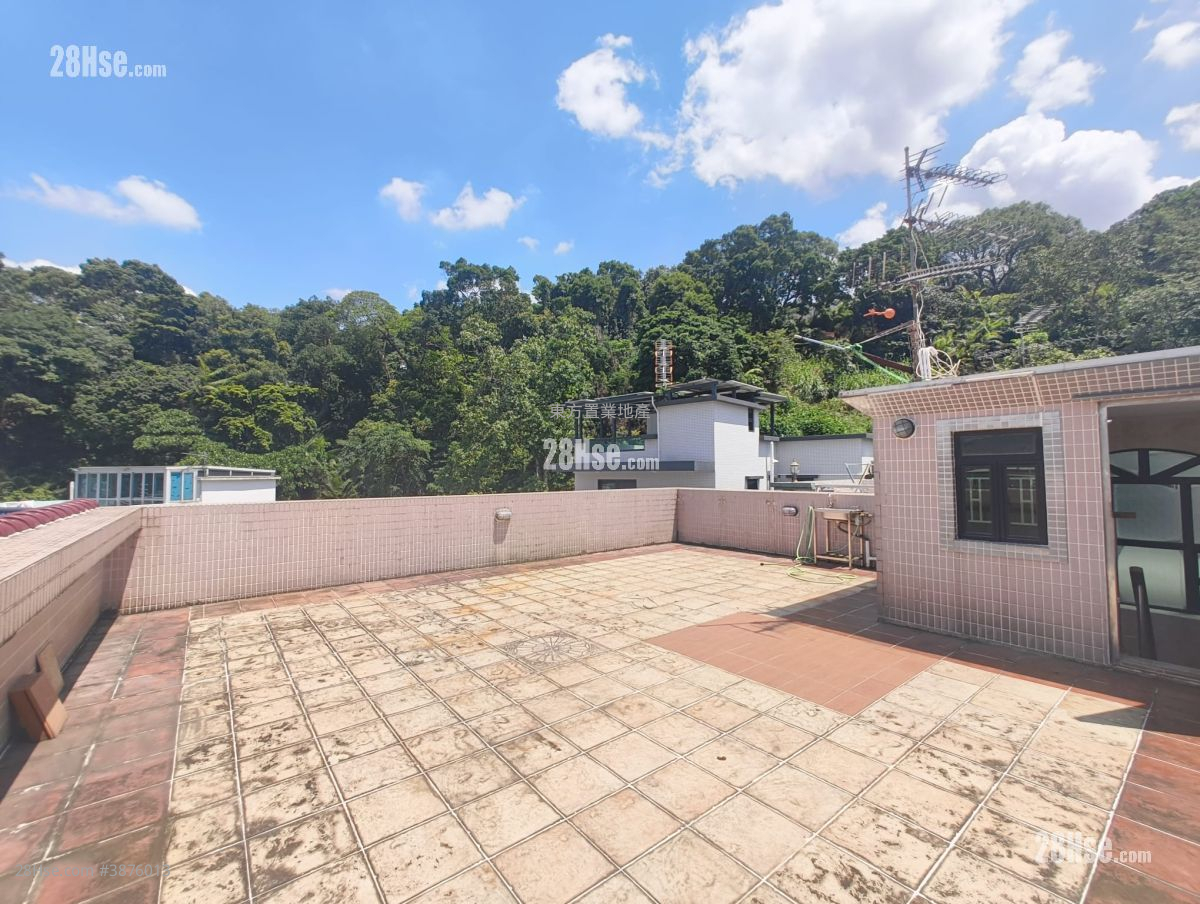 Village Rental 3 Bedrooms , 1 Bathroom 700 ft² ( 65.0 m² )