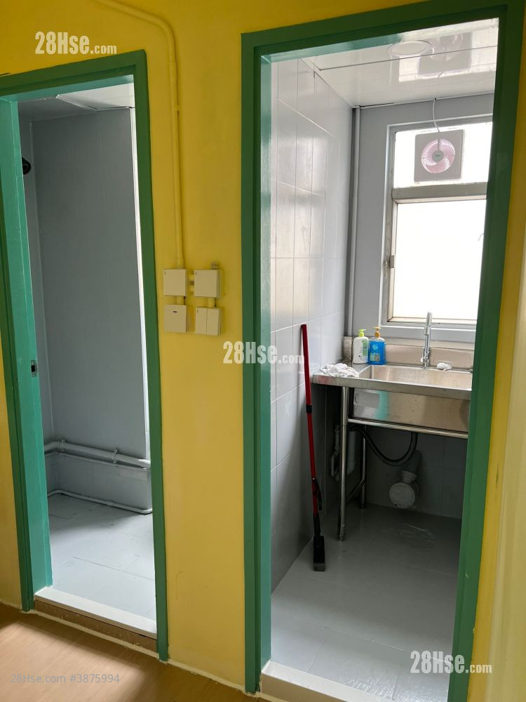 Wah Shing Centre Rental 1 Bedroom , 2 Toilets 989 ft² ( 91.9 m² )