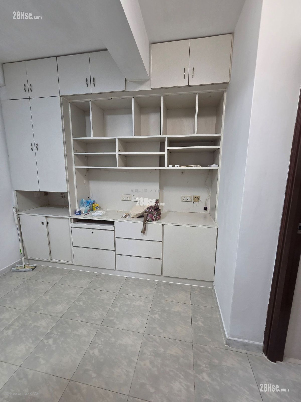 Cosmopolitan Estates Rental 2 Bedrooms , 1 Bathroom 326 ft² ( 30.3 m² )