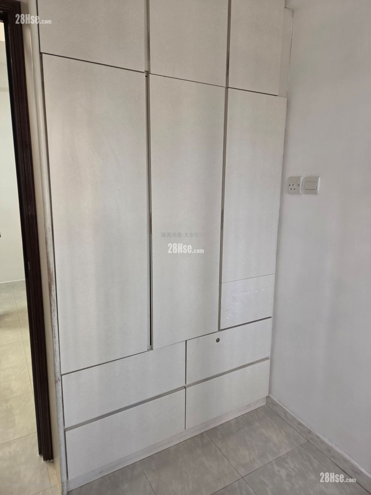 Cosmopolitan Estates Rental 2 Bedrooms , 1 Bathroom 326 ft² ( 30.3 m² )