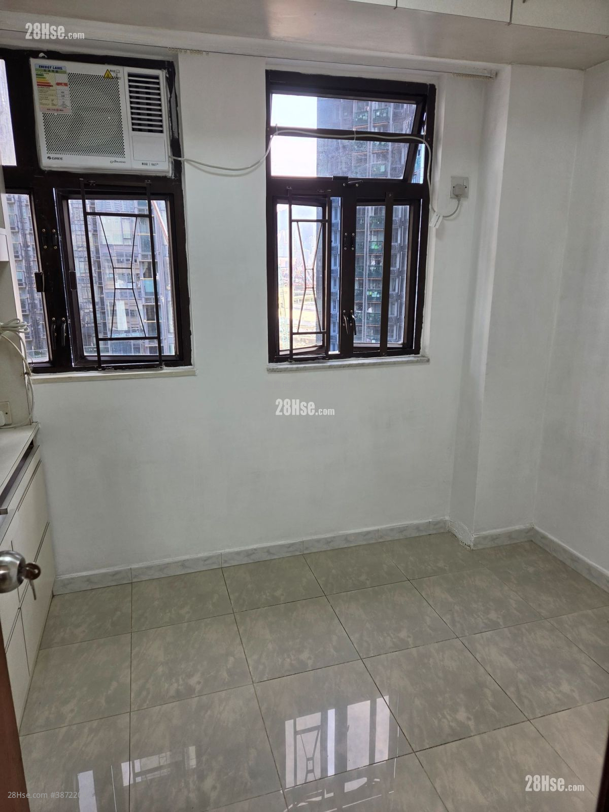 Cosmopolitan Estates Rental 2 Bedrooms , 1 Bathroom 326 ft² ( 30.3 m² )