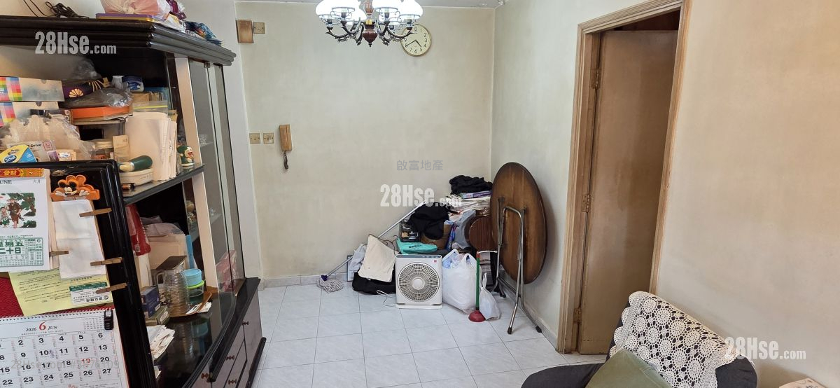 Kwai Yin Court Sell 2 Bedrooms , 1 Bathroom 401 ft² ( 37.3 m² )
