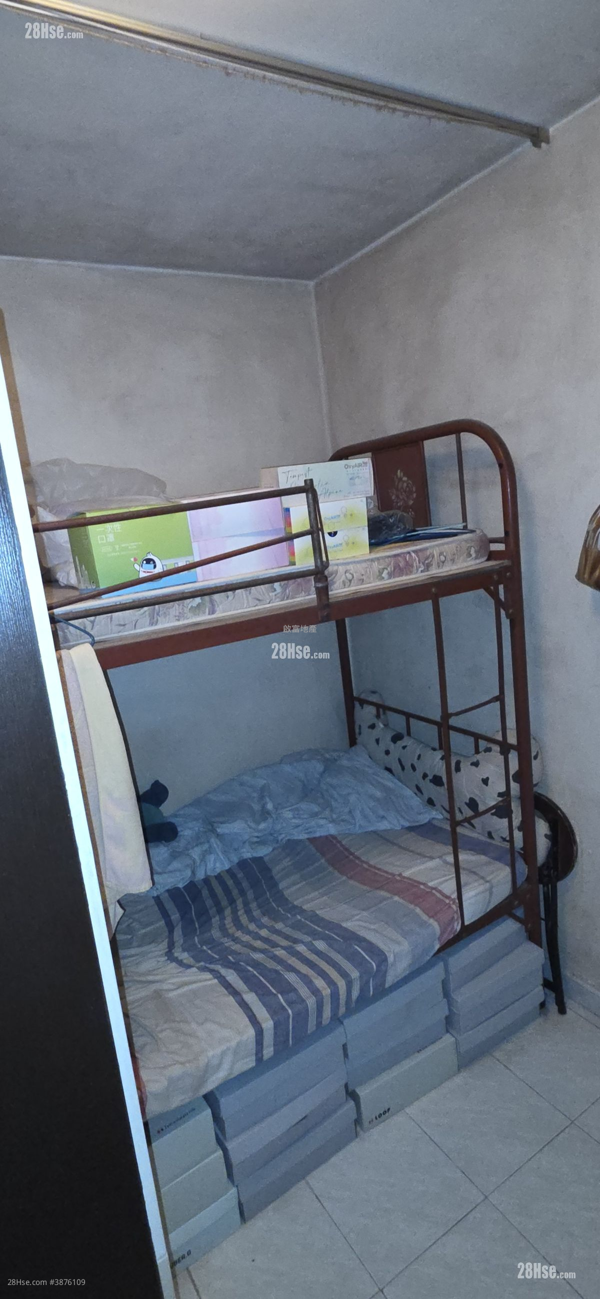 Kwai Yin Court Sell 2 Bedrooms , 1 Bathroom 401 ft² ( 37.3 m² )