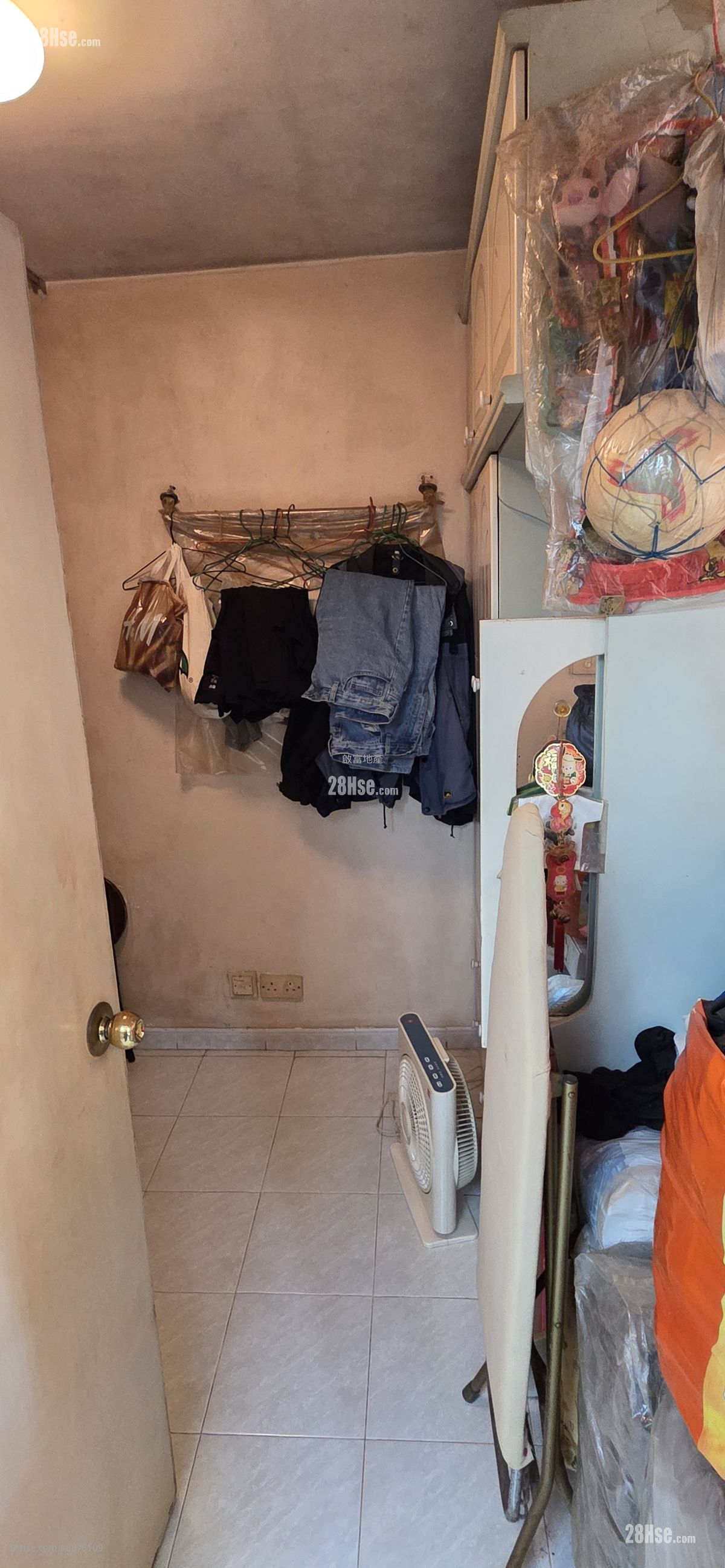 Kwai Yin Court Sell 2 Bedrooms , 1 Bathroom 401 ft² ( 37.3 m² )