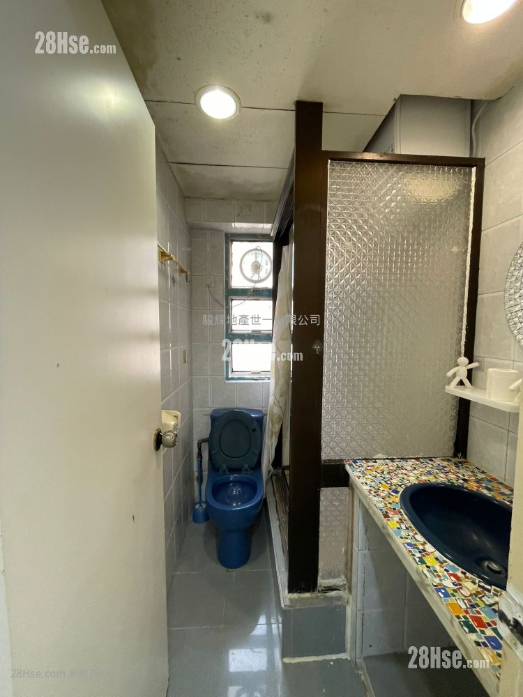 Po Hang Building Rental 2 Bedrooms , 1 Bathroom 368 ft² ( 34.2 m² )