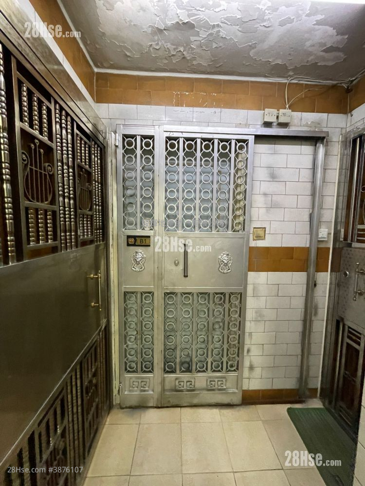 Po Hang Building Rental 2 Bedrooms , 1 Bathroom 368 ft² ( 34.2 m² )