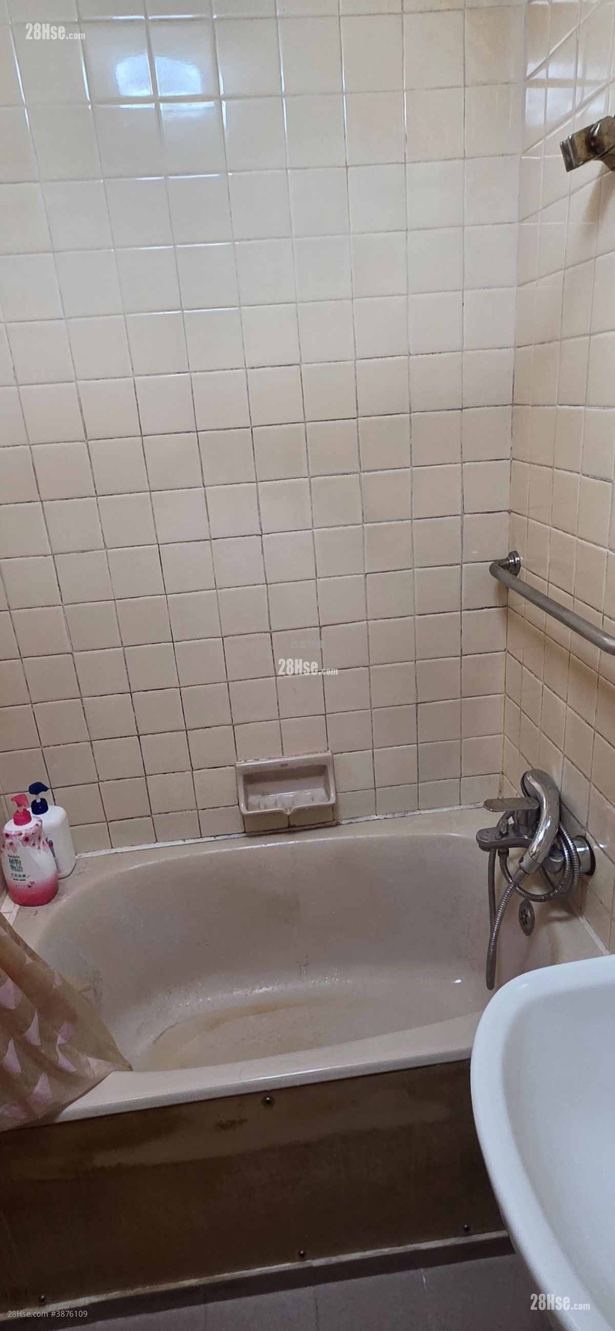 Kwai Yin Court Sell 2 Bedrooms , 1 Bathroom 401 ft² ( 37.3 m² )