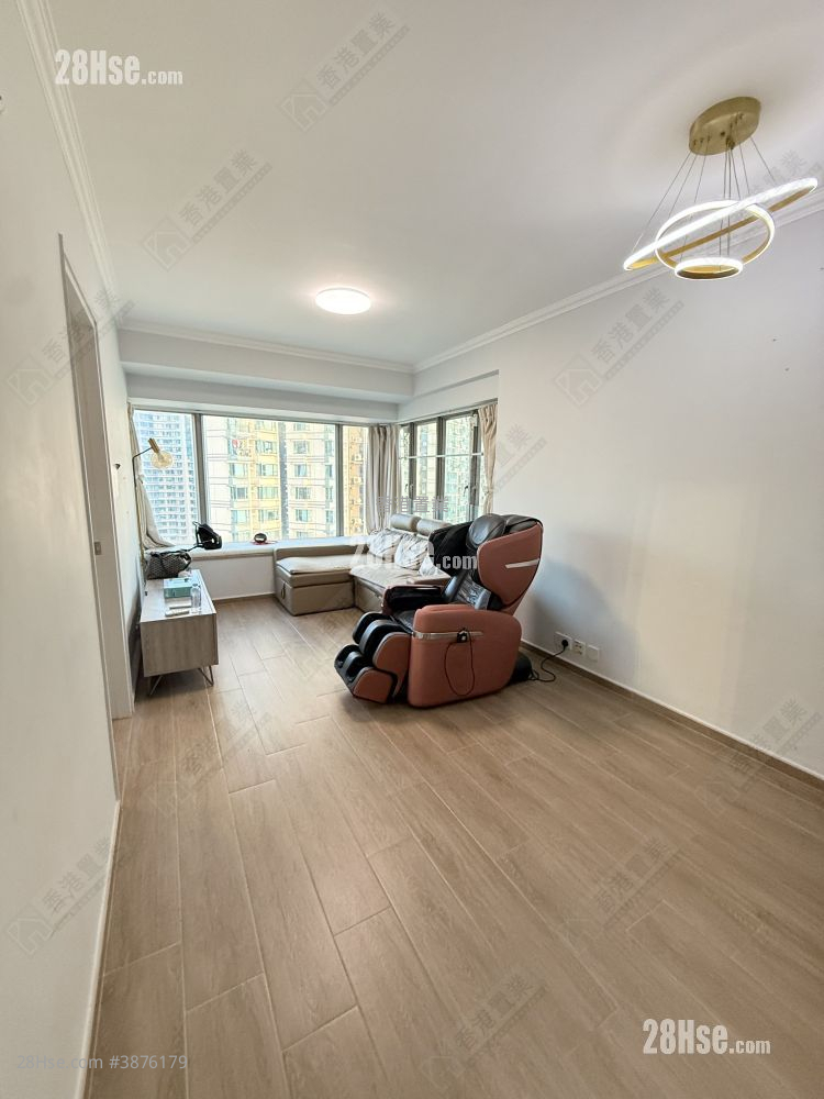 living room: Hampton Place Rental 2 Bedrooms , 1 Bathroom 440 ft² ( 40.9 m² )