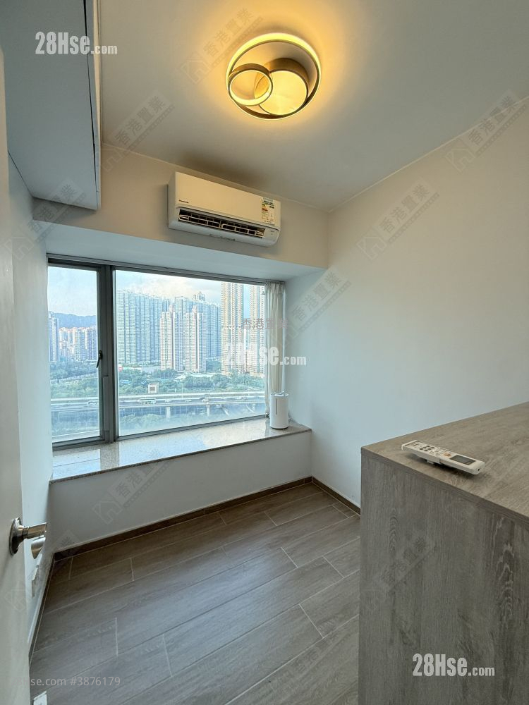 master room: Hampton Place Rental 2 Bedrooms , 1 Bathroom 440 ft² ( 40.9 m² )