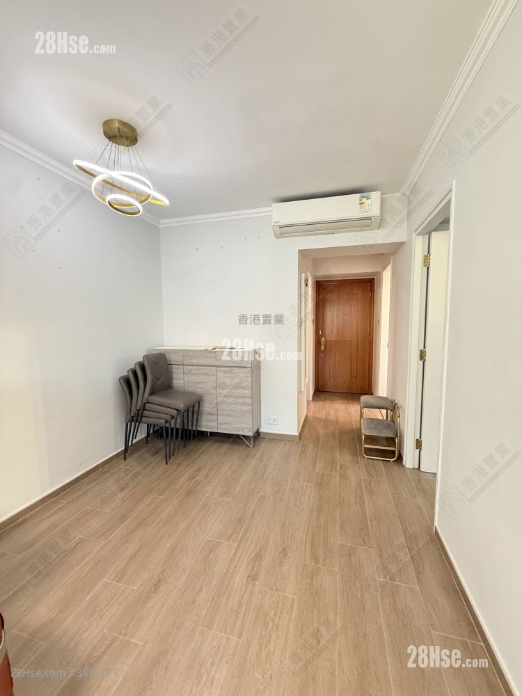 living room: Hampton Place Rental 2 Bedrooms , 1 Bathroom 440 ft² ( 40.9 m² )