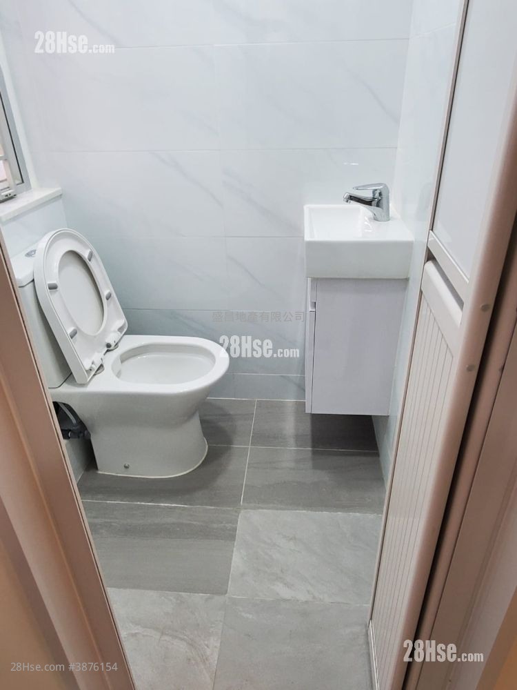 Hung Fai Building Rental 2 Bedrooms , 1 Bathroom 335 ft² ( 31.1 m² )