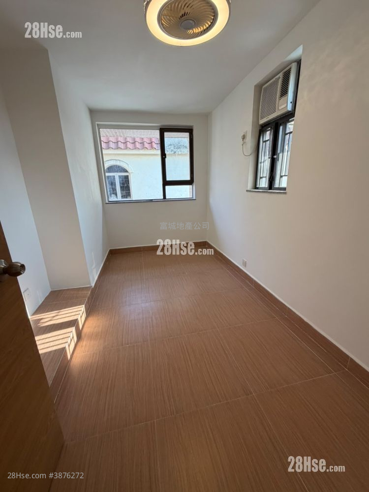 Village Rental 4 Bedrooms , 3 Bathrooms 1,600 ft² ( 148.6 m² )