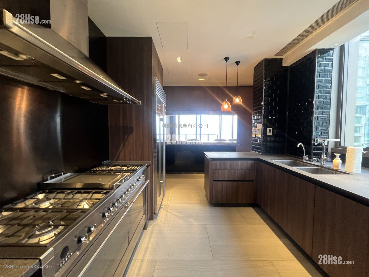 8 Chun Fai Terrace Rental 3 Bedrooms , 2 Bathrooms 3,083 ft² ( 286.4 m² )