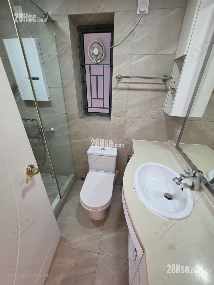 bathroom: Island Harbourview Rental 3 Bedrooms , 2 Bathrooms 786 ft² ( 73.0 m² )
