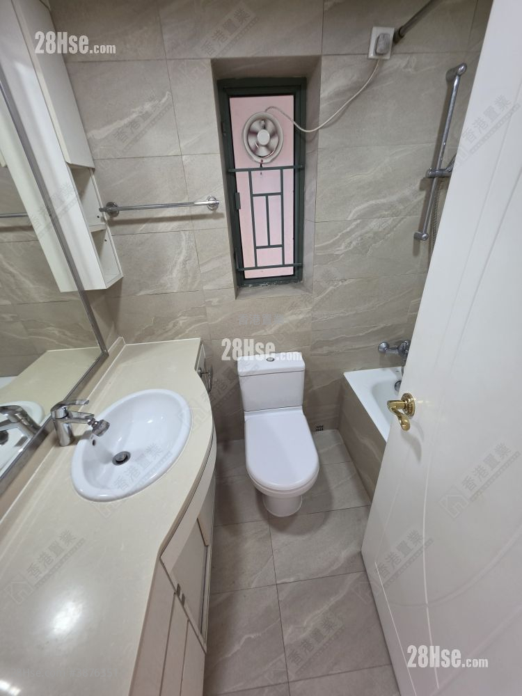 bathroom: Island Harbourview Rental 3 Bedrooms , 2 Bathrooms 786 ft² ( 73.0 m² )