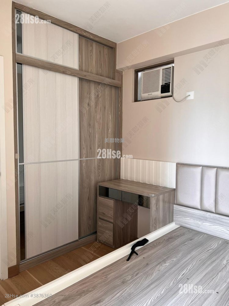 Harbour Green Sell 3 Bedrooms 541 ft² ( 50.3 m² )