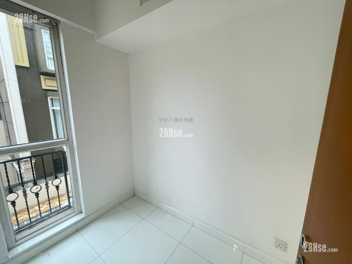 The Beverly Hills Rental 5+ Bedrooms , 2 Bathrooms 1,606 ft² ( 149.2 m² )