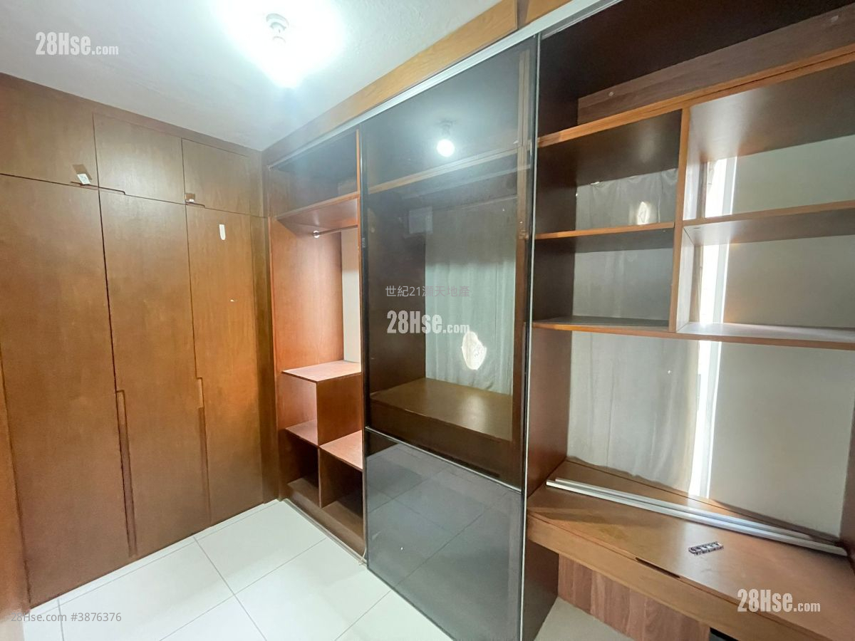 The Beverly Hills Rental 5+ Bedrooms , 2 Bathrooms 1,606 ft² ( 149.2 m² )
