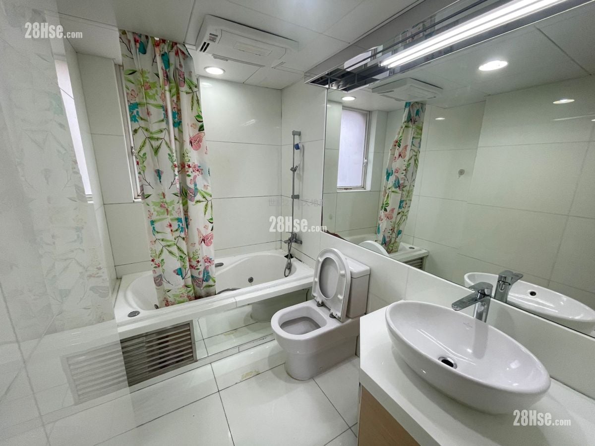 The Beverly Hills Rental 5+ Bedrooms , 2 Bathrooms 1,606 ft² ( 149.2 m² )