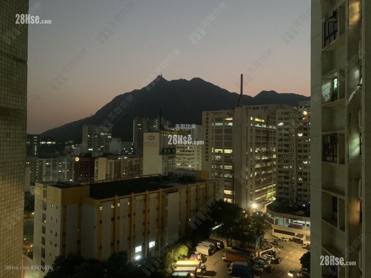 Tai Hing Gardens Sell 3 Bedrooms , 1 Bathroom 544 ft² ( 50.5 m² )
