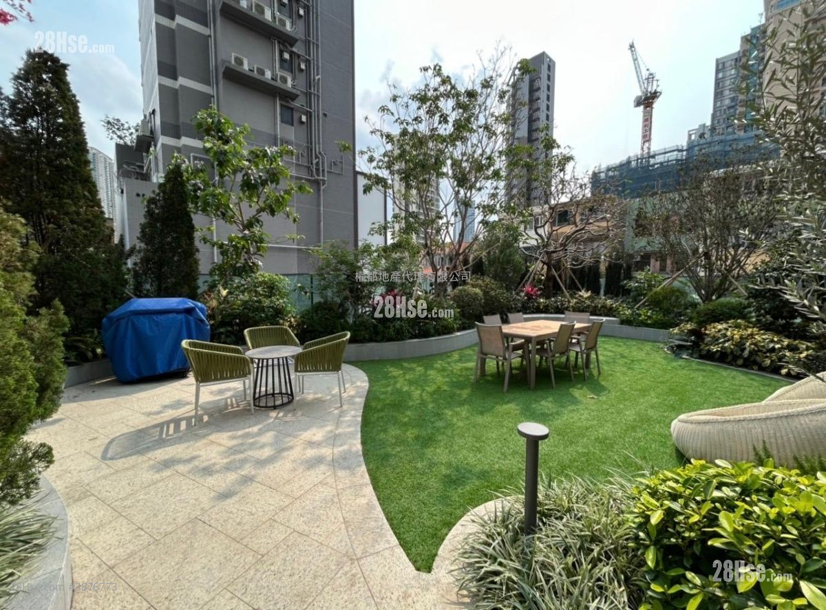 Eight Southpark Rental 2 Bedrooms , 1 Bathroom 351 ft² ( 32.6 m² )