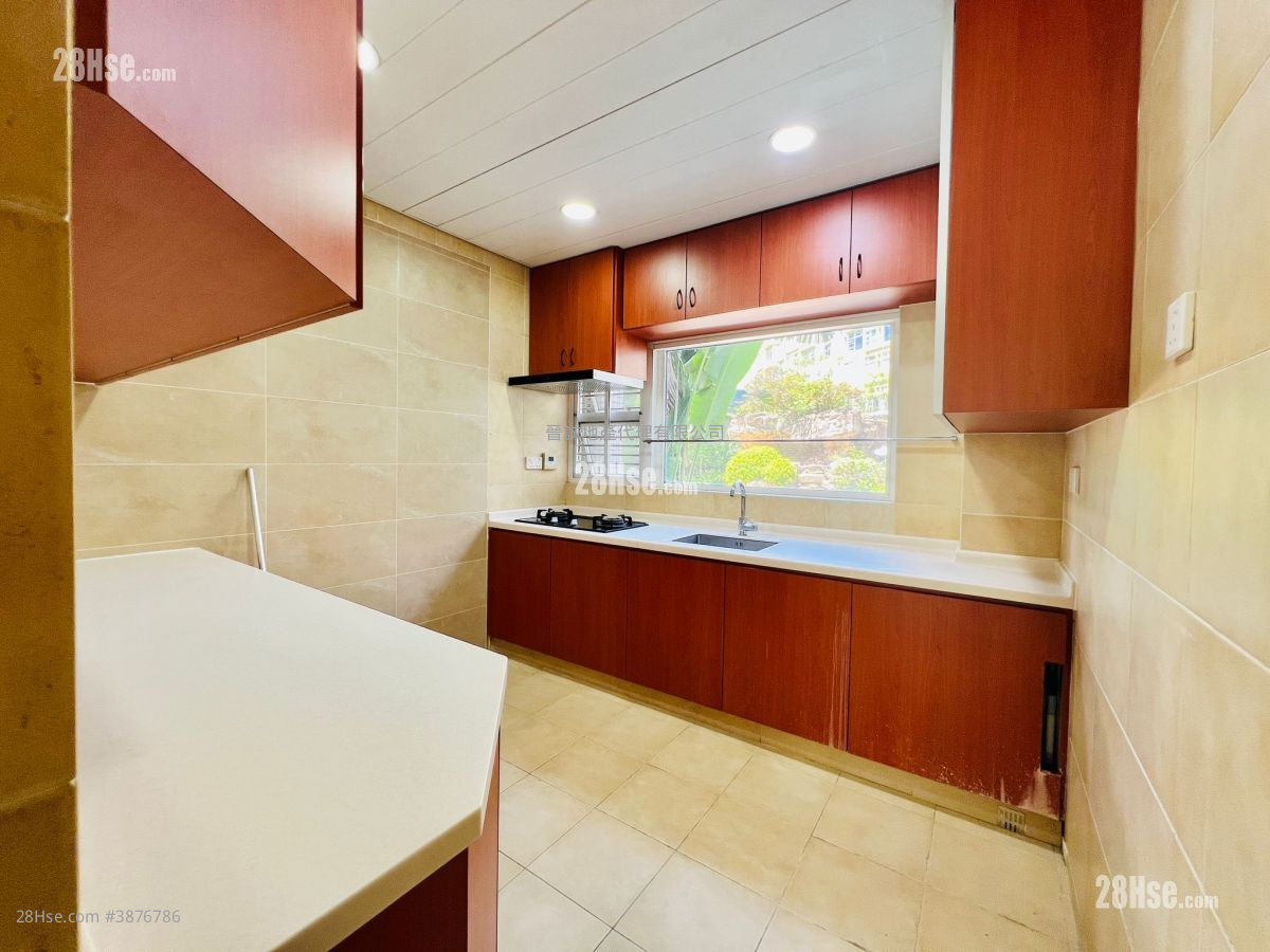 The Hillgrove Sell 1,335 ft² ( 124.0 m² )