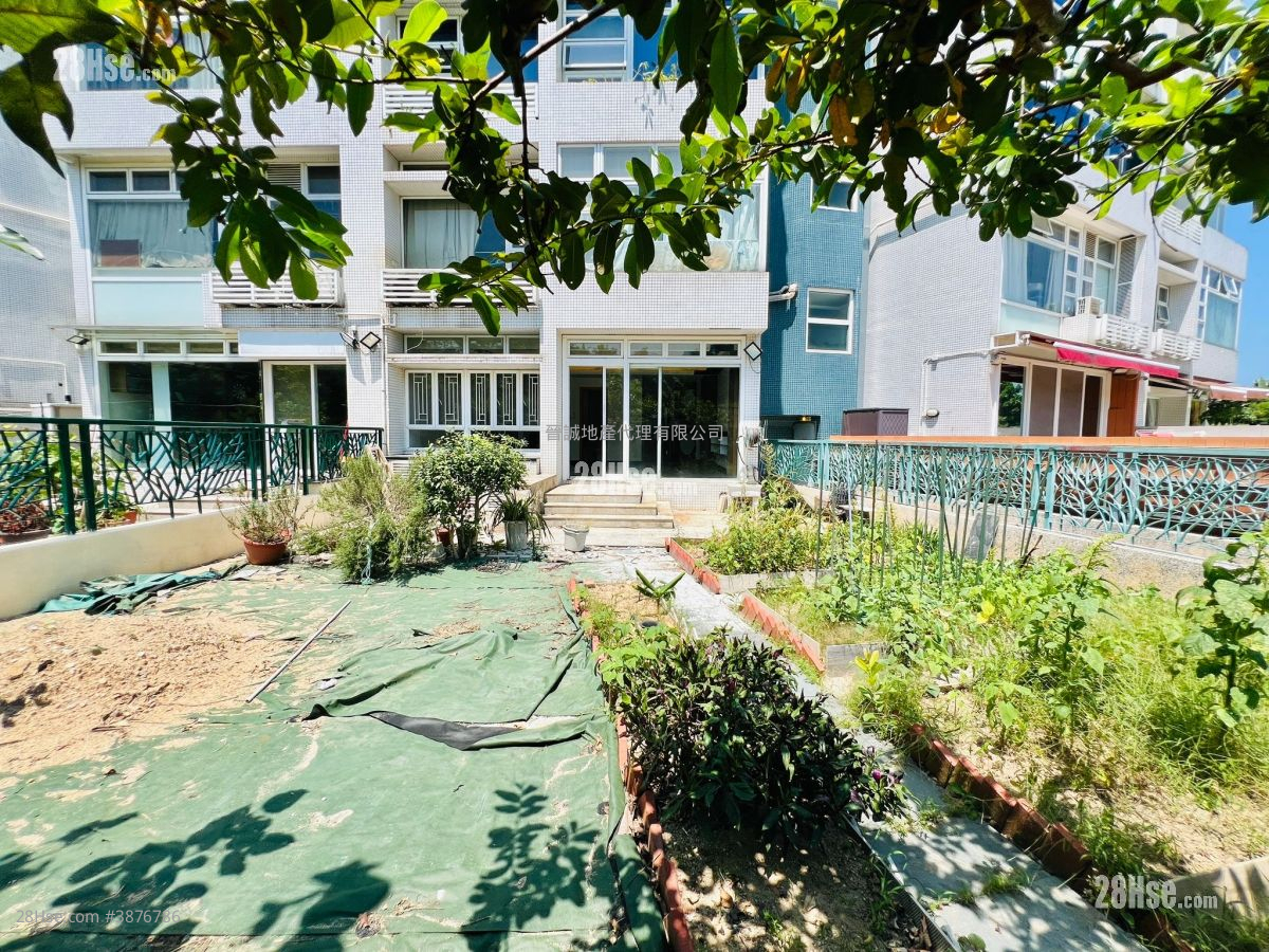 The Hillgrove Sell 1,335 ft² ( 124.0 m² )