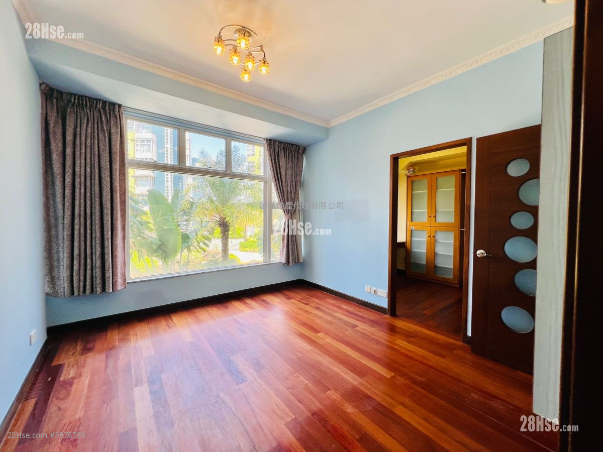 The Hillgrove Sell 1,335 ft² ( 124.0 m² )