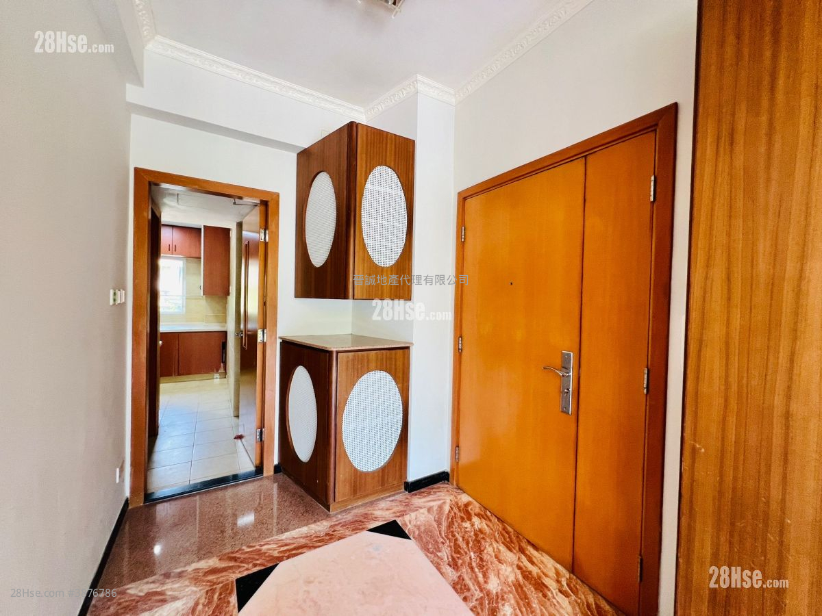 The Hillgrove Sell 1,335 ft² ( 124.0 m² )