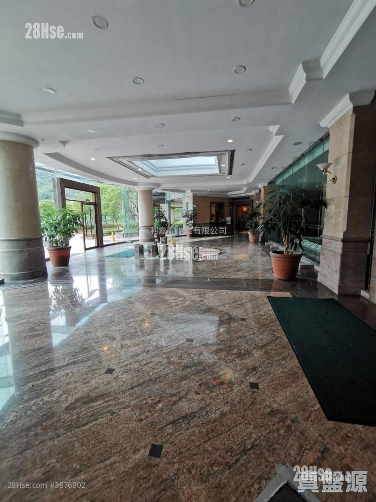 Royal Ascot Sell 3 Bedrooms 1,039 ft² ( 96.5 m² )