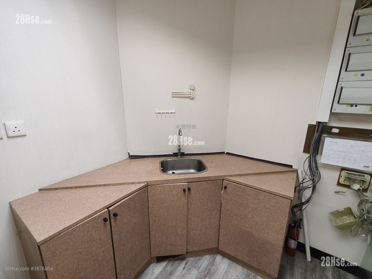 Charm Centre Rental 4 Bedrooms 1,100 ft² ( 102.2 m² )